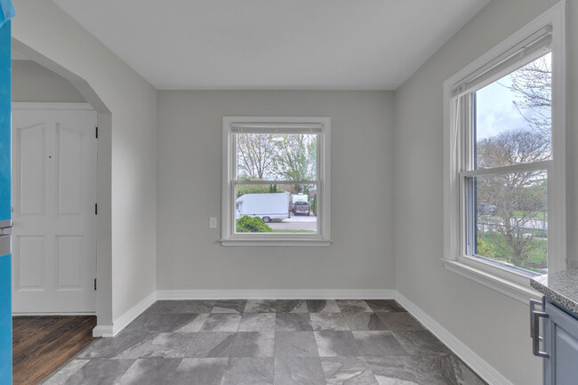 Building Photo - 18333 Beechwood St