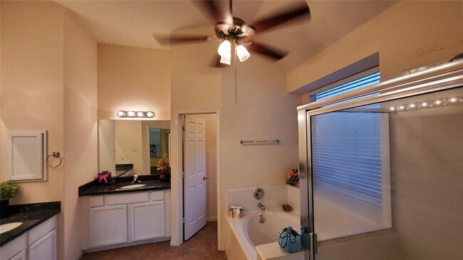 Building Photo - 14043 Fairwood Breeze