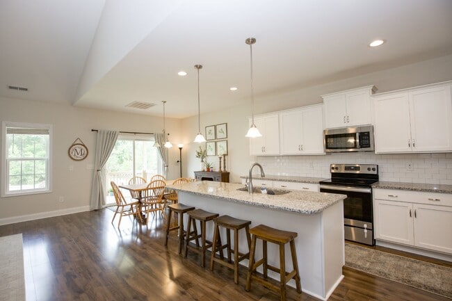 Building Photo - Gorgeous 4 bedroom home in Vass