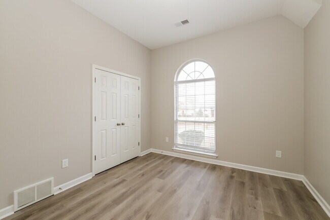 Building Photo - 6150 Woodstock View Dr