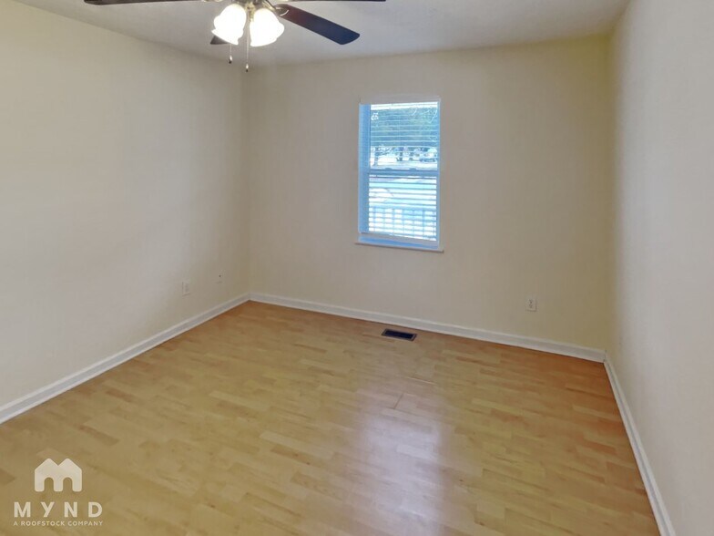 Building Photo - 110 Hyde Ln