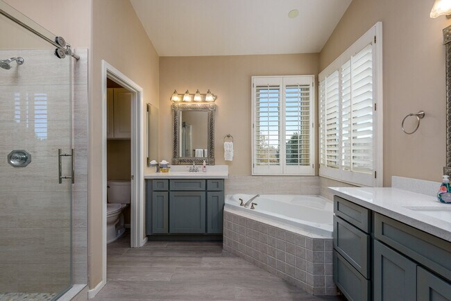 Building Photo - 6417 E Marilyn Rd