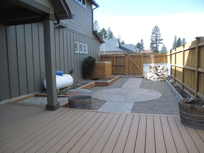 Building Photo - Live in Beautiful Sisters Oregon