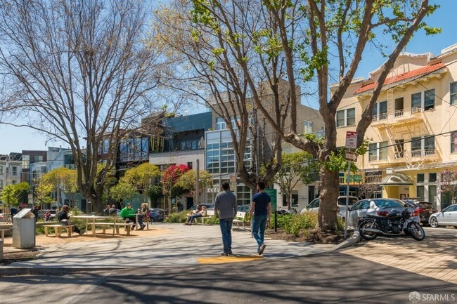 Building Photo - 200 Brannan St