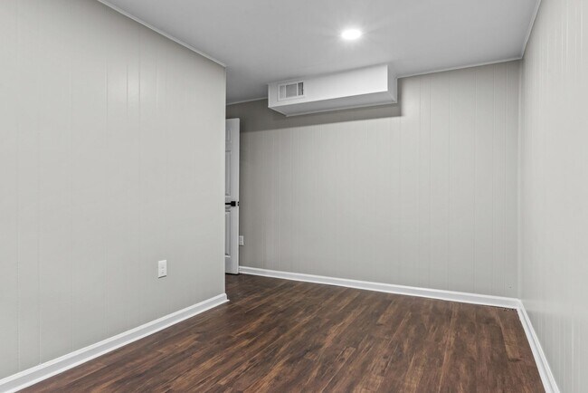 Building Photo - Charming Weatherly Woods Home with In-Law ...