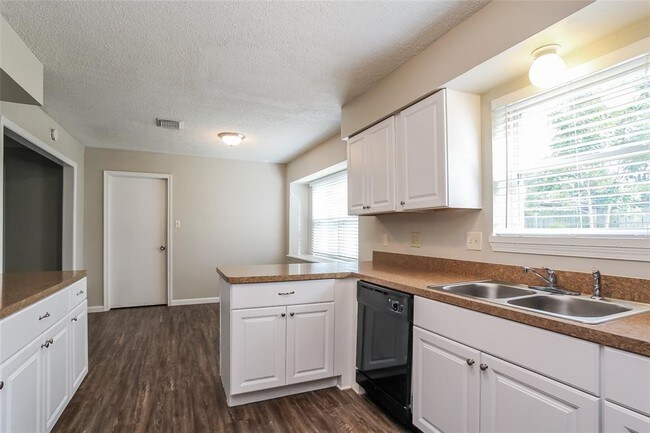 Building Photo - 12610 Pine Bough Ln