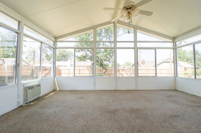 Building Photo - 3 Bed 2 Bath Sand Springs