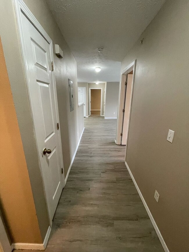 Building Photo - 2 Bedroom 2 Bath apartment at Clifton Heig...