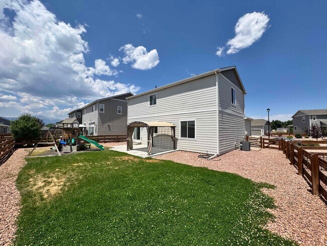 Building Photo - Newer 3 bedroom in Meadow Brook Crossing