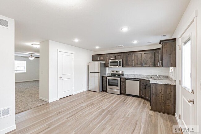 Building Photo - 564 Trails End