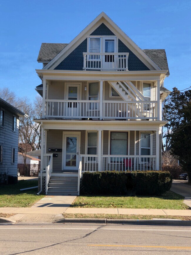 Primary Photo - 329 N Sherman Ave