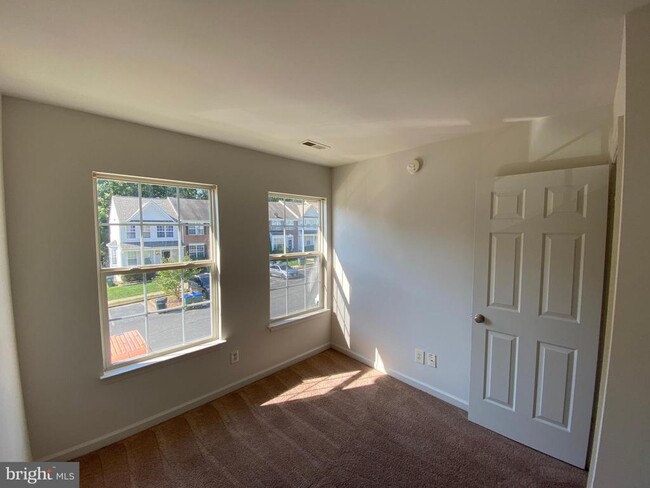 Building Photo - 4249 Normandy Ct