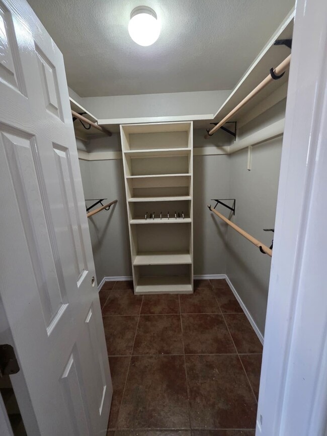 Building Photo - 613 Cuervo Dr