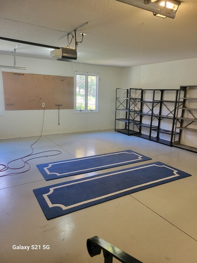 Building Photo - 148 Lakewood Dr