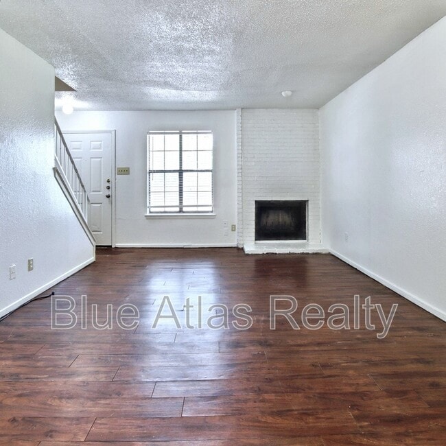 Building Photo - 2718 Wimbledon Ct