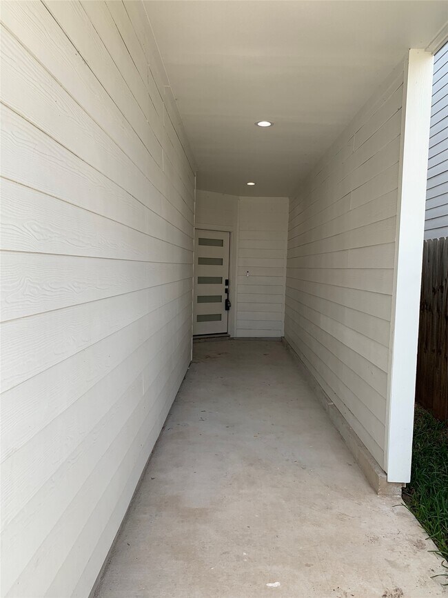 Building Photo - 9026 Scott St