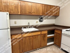 Building Photo - 322 N 1st St