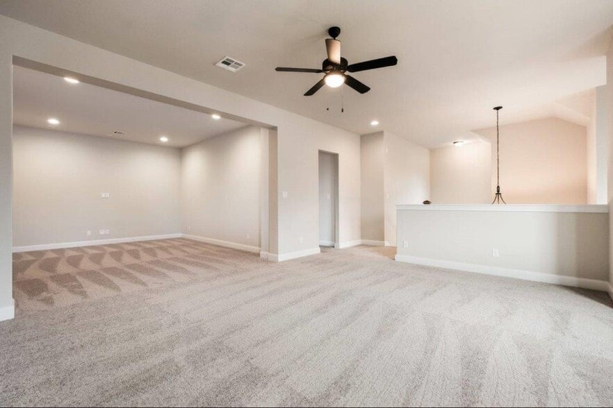 Family/entertainment room - 11330 Cottage Grove