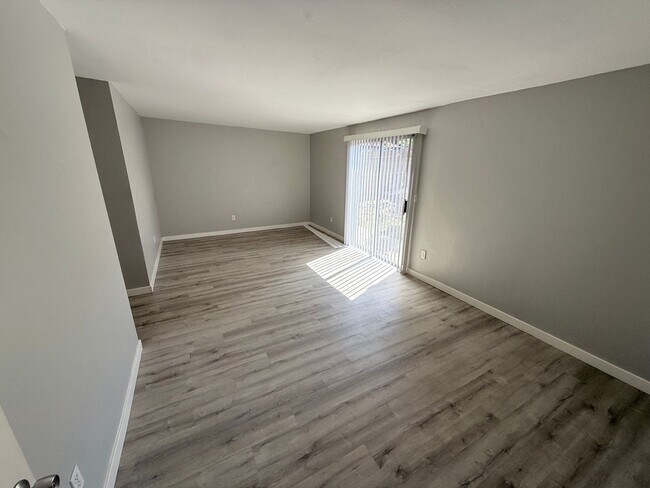 Building Photo - 1561 Olive Ave