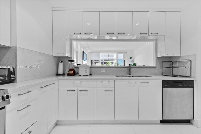 Building Photo - 251 Crandon Blvd