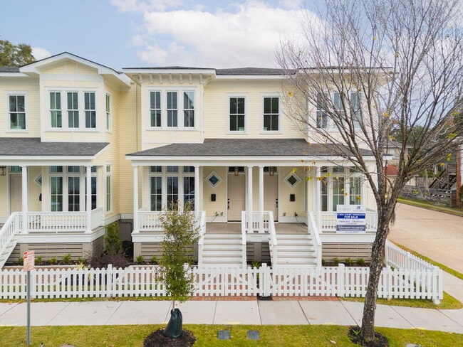 Building Photo - 302 W 38th St