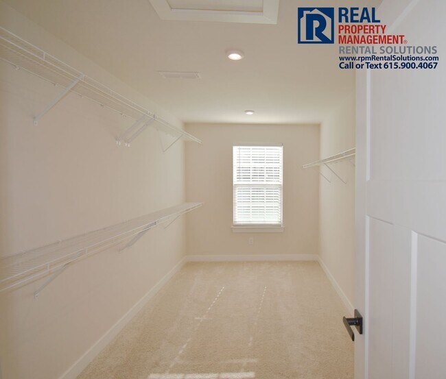 Building Photo - Amazing, modern and spacious home! 4 bd, 2...