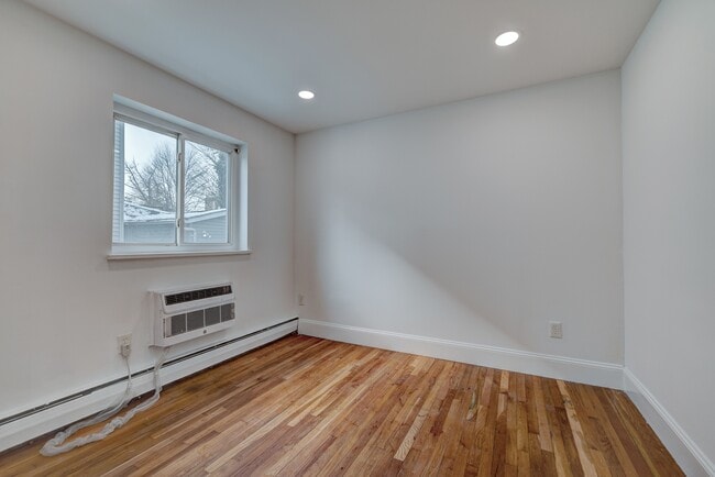 Building Photo - 43 Cottage St