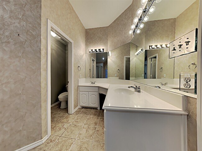 Building Photo - 16539 Mesa Point Dr
