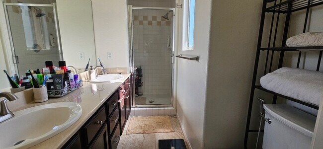 Building Photo - Charming 3-Bedroom Townhome in Prime Pasad...