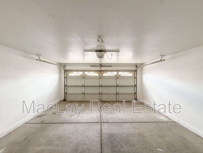 Building Photo - 2934 E Blackhawk Dr