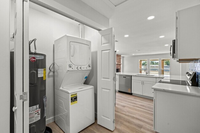 Building Photo - SW Loop 820 - 4304/4306 *Lease Up Only*