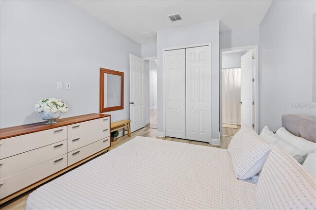 Building Photo - 8746 Crescendo Ave