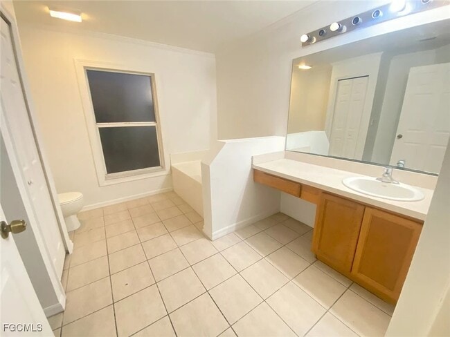 Building Photo - 222 Aurora Ave S