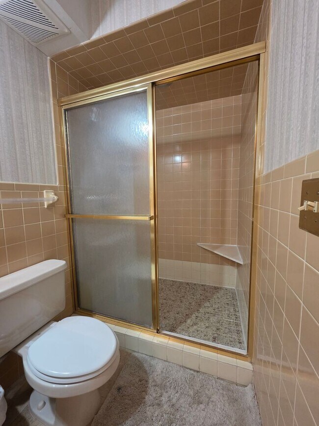 Building Photo - Spacious Four Bedroom Home!