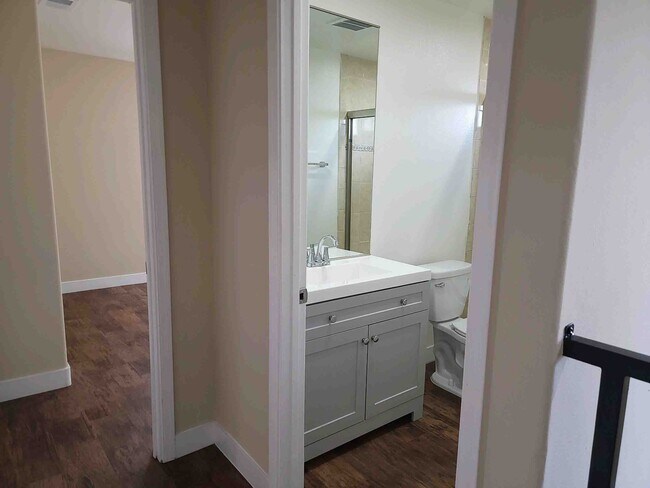 Building Photo - 1334 W 62nd St