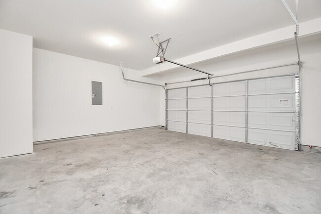 Building Photo - 7819 Royalwood Dr