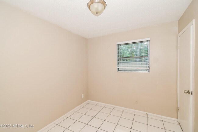 Building Photo - 6430 Lucente Dr