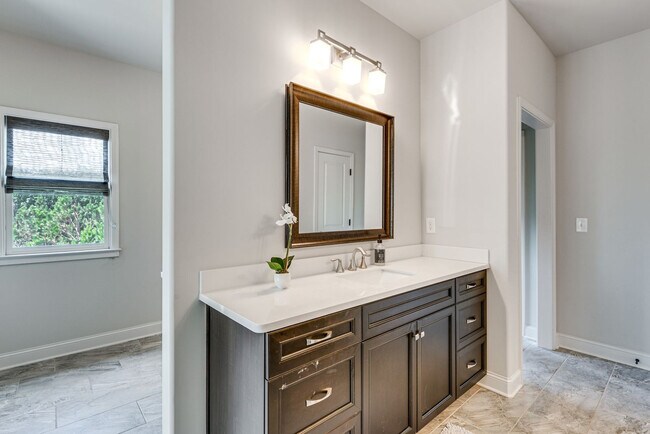 Building Photo - 6275 Bellmoore Park Ln
