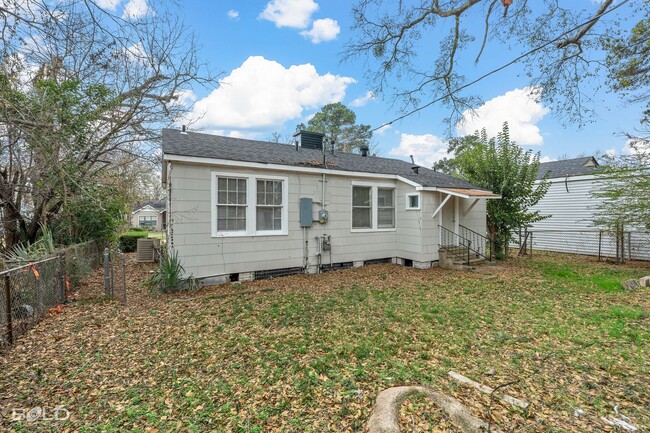 Building Photo - 154 E Wyandotte St