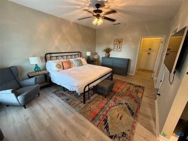 Building Photo - 1832 Canyon Lake Dr