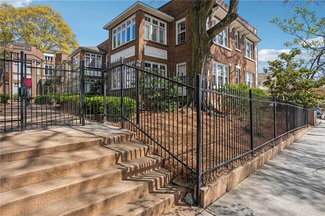 Building Photo - 737 Barnett St NE