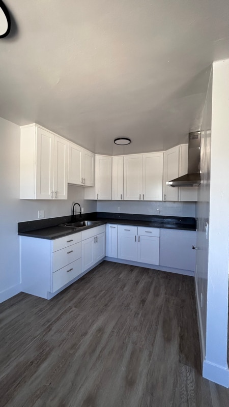 Building Photo - 648 W 92nd St