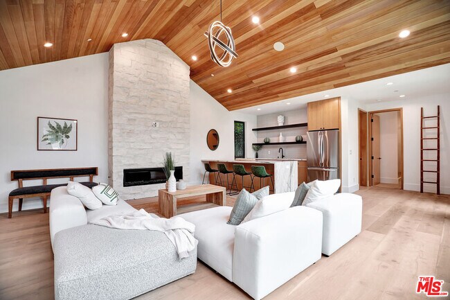 Building Photo - 15602 Morrison St