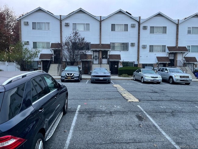 Building Photo - 7 Dune Ct