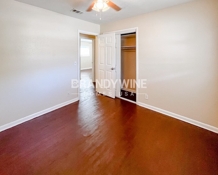 Building Photo - 930 Jorick Ct W