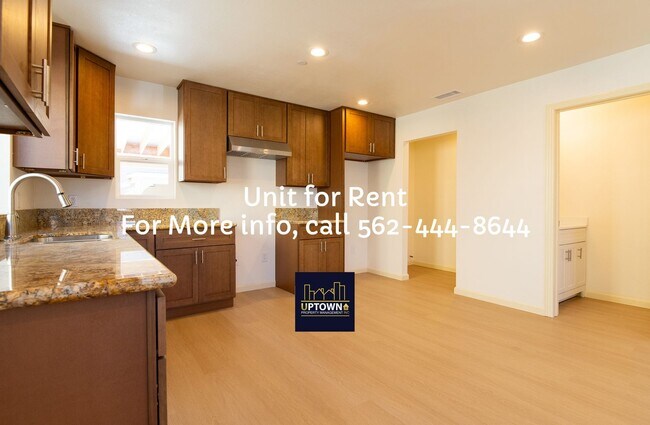 Building Photo - Townhome - 3 Bedrooms-2.5 Baths - Los Ange...