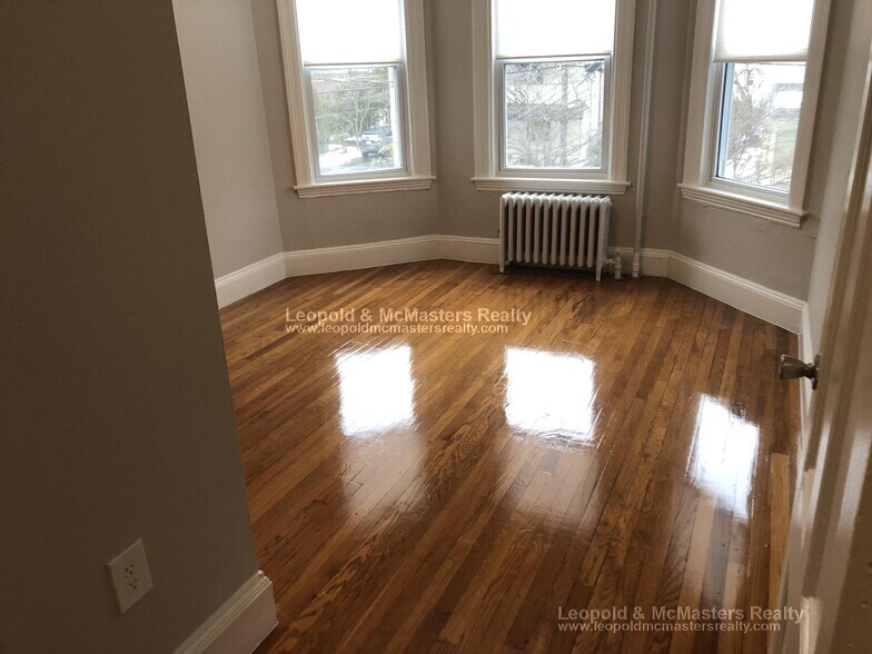Primary Photo - 23 Maple St