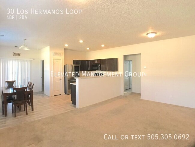 Building Photo - Spacious 4 Bedroom Los Lunas Home. Open la...