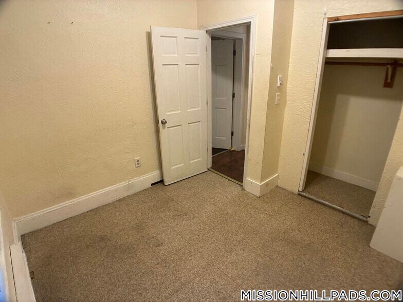 Building Photo - 739 Parker St