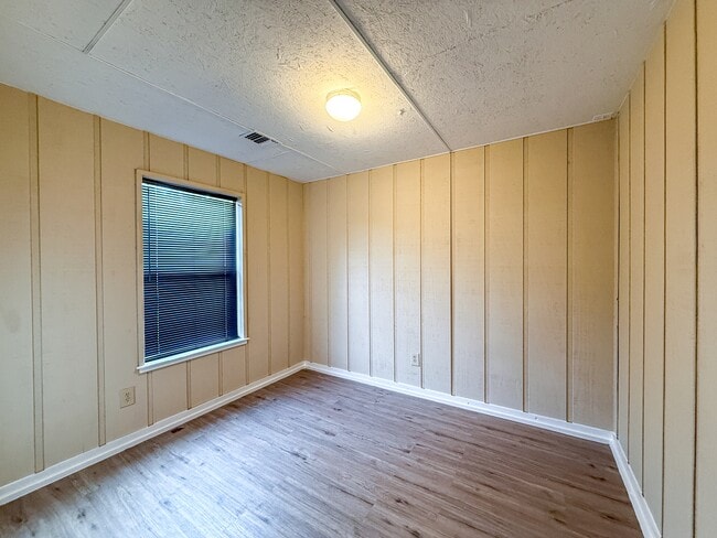 Building Photo - 272 Schmucks Rd